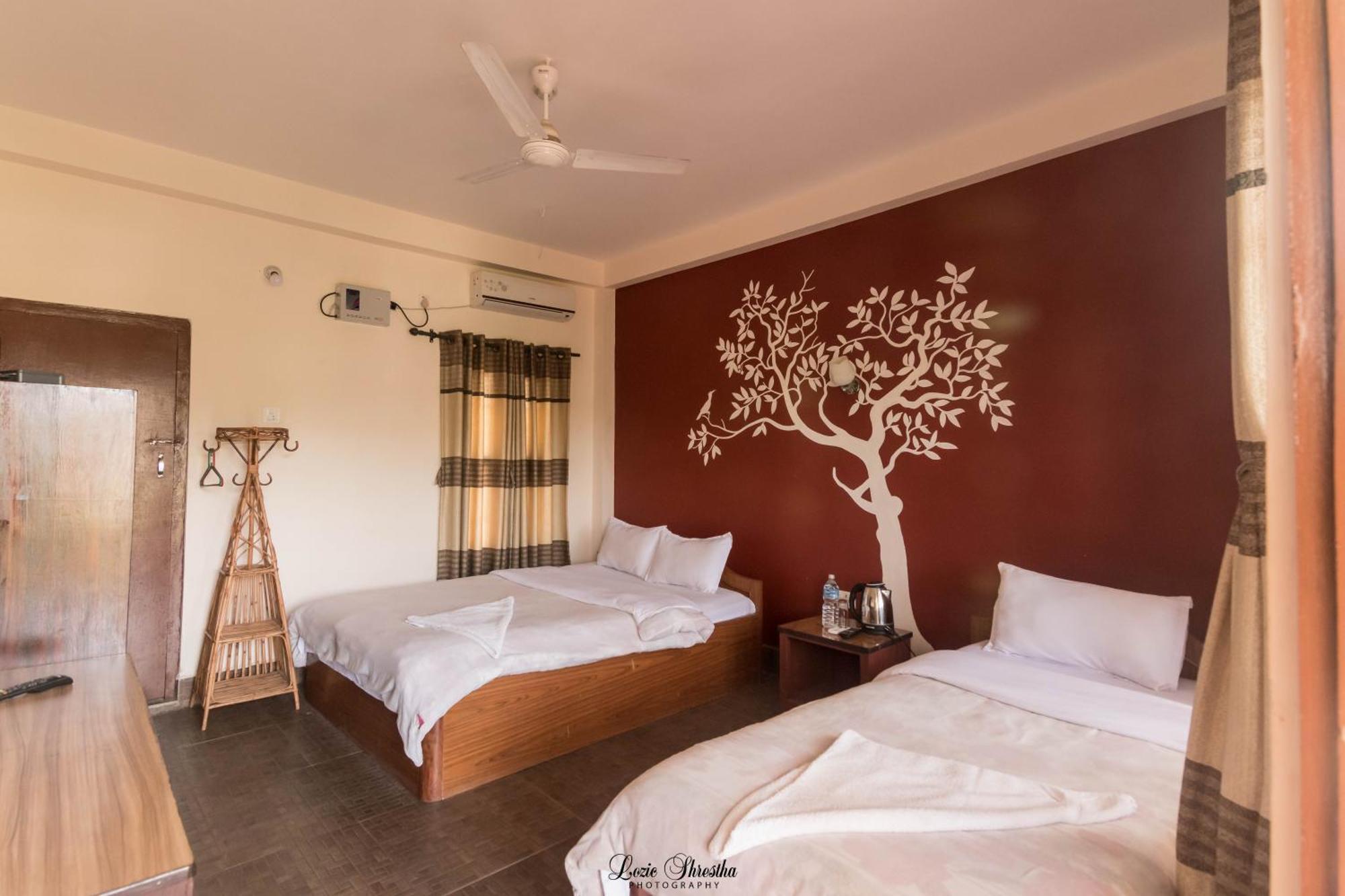 Eden Jungle Resort Sauraha Kültér fotó