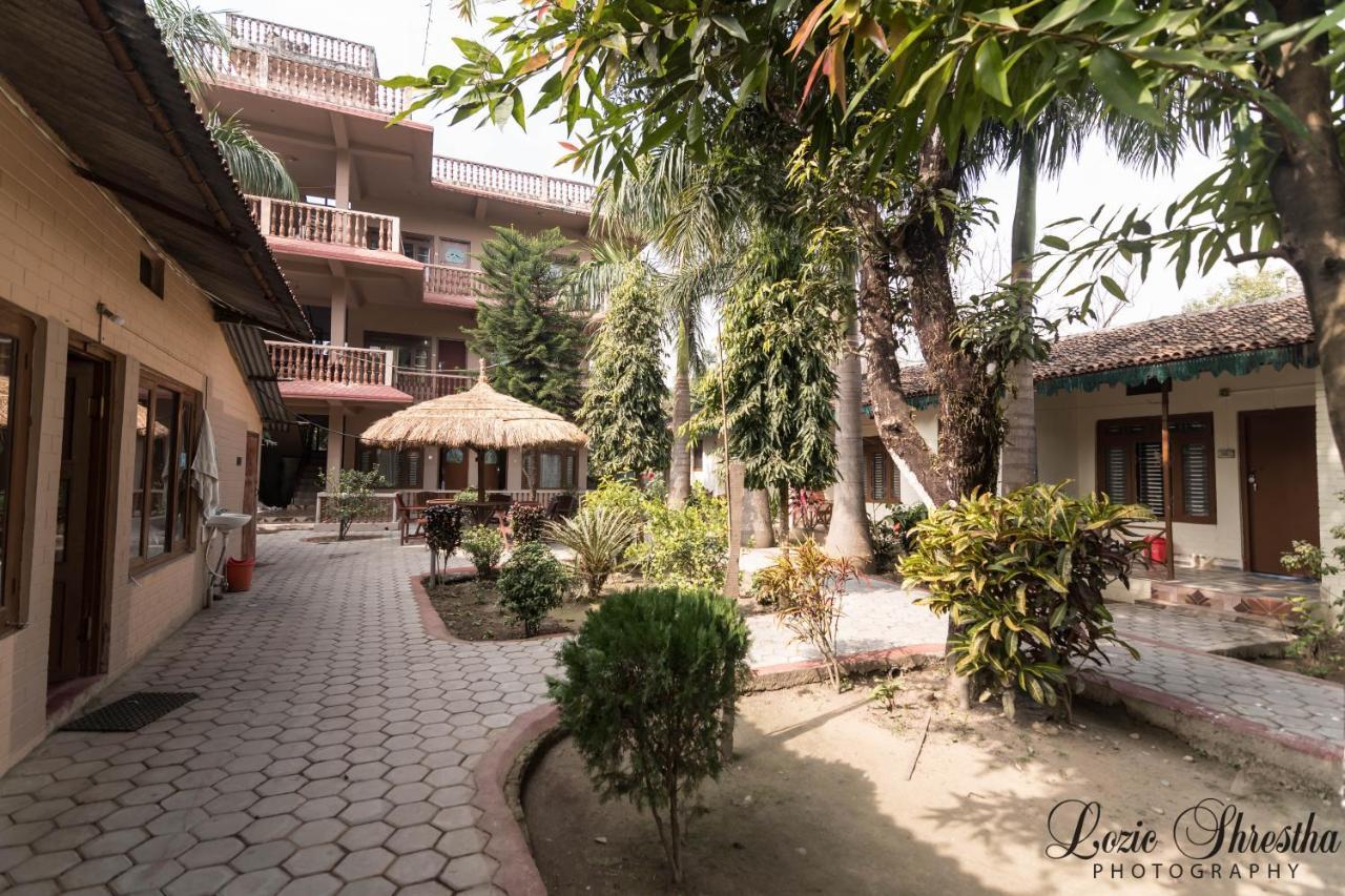 Eden Jungle Resort Sauraha Kültér fotó