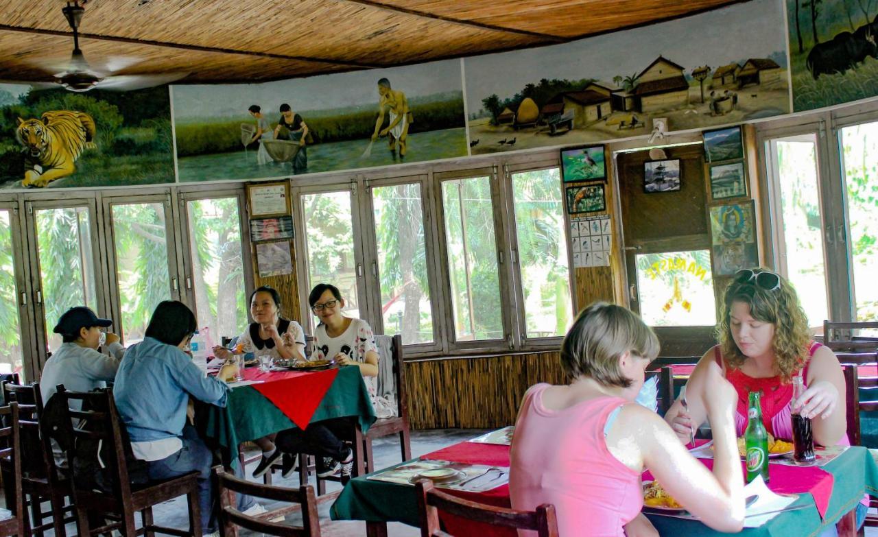 Eden Jungle Resort Sauraha Kültér fotó